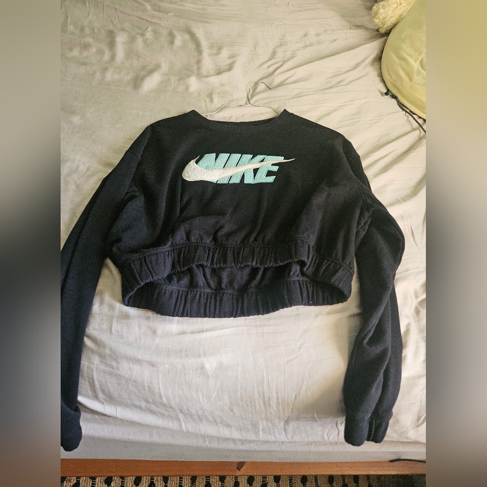 Nike Women's Black Cropped Top, Size Small